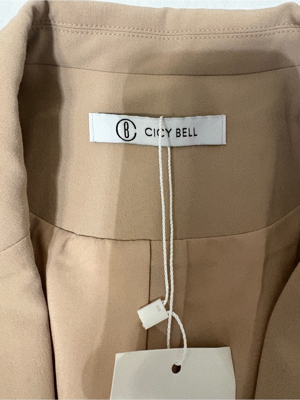 Cicy Bell Women's Single-Button Tan Blazer NWT SIZE MEDIUM - Picture 3 of 6